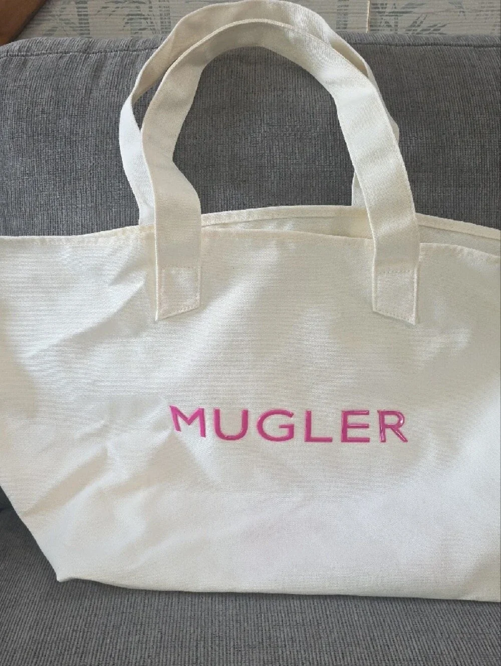 Mugler Starlicious Cream Tote with Pink Logo and 3-Piece Mist Set, All New.